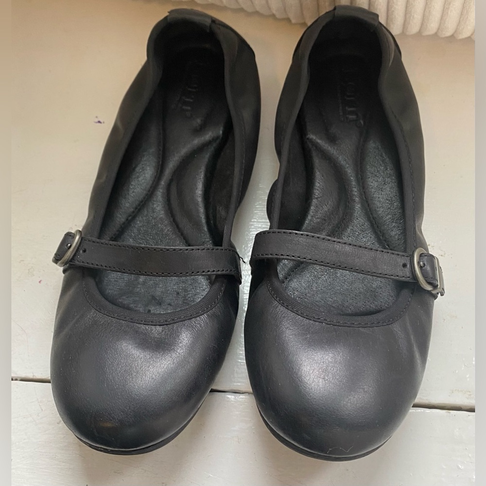BORN - Mary-Jane Ballet Flats. Black leather, comfortable, excellent condition